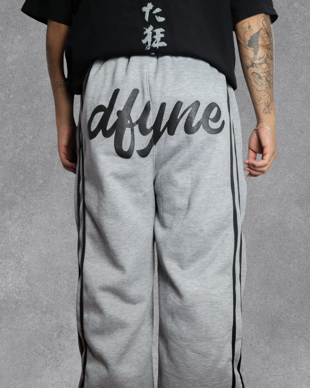 BAGGY 4TH BIRTHDAY WIDE LEG JOGGER DFYNE